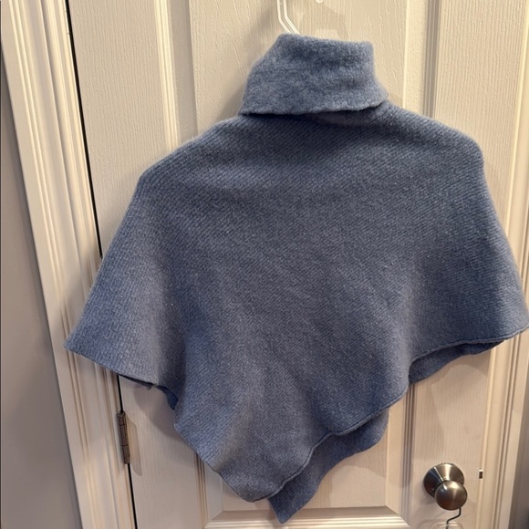 Raffi Sky Blue Knit Poncho sweater. 100% Cashmere - Picture 5 of 5